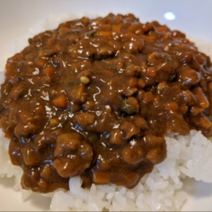 今日は奥さんの希望でカレー。煮込むと時間がかかるので簡単時短キーマカレー。奥さんかも好評でおいしいくいただきました♪難点は食べ過ぎてしまうことでした笑